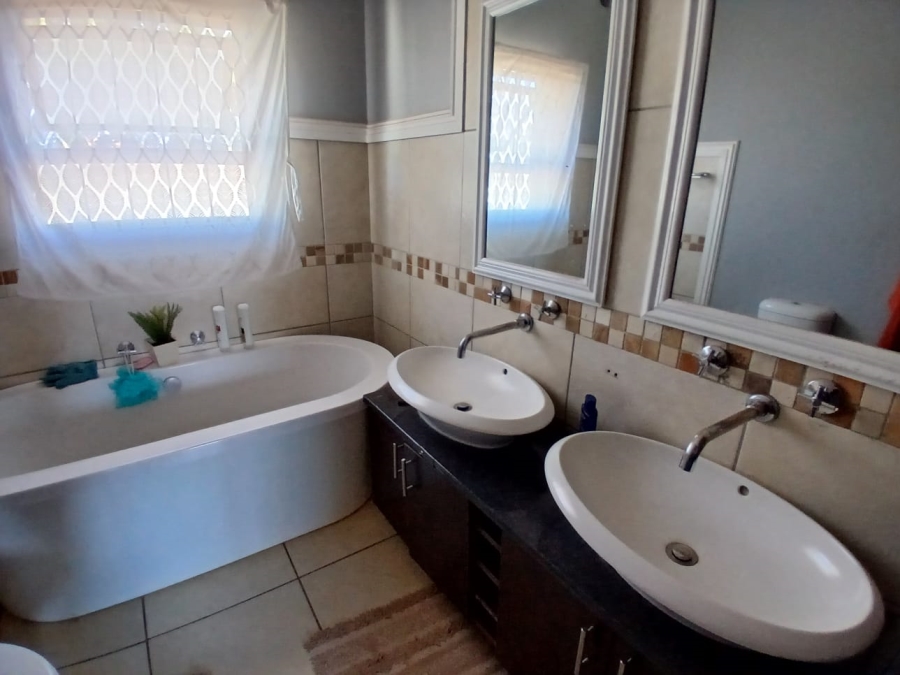3 Bedroom Property for Sale in Kuruman Northern Cape